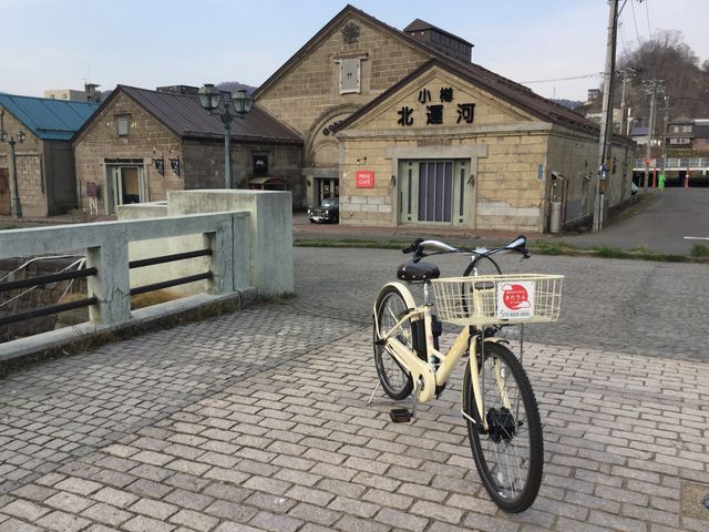 �k�^�͉����̐Α���J�t�F�ł̋x�e�͂������ł���_���M�����^�����]�Ԃ������