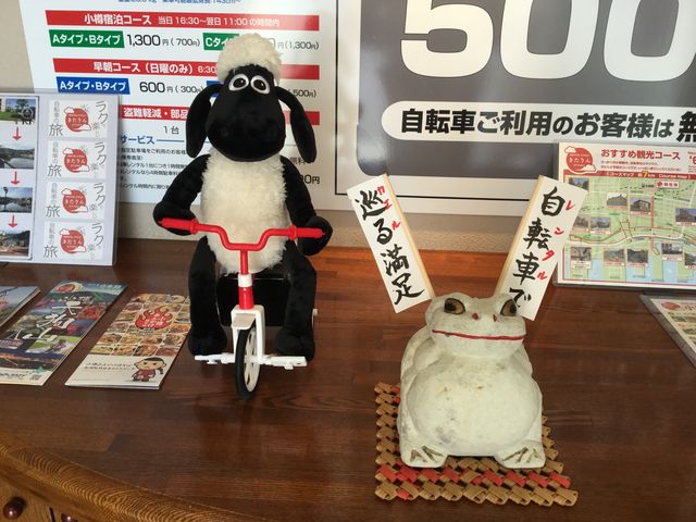 �������̌��փz�[���ł̓q�c�W�̃V���[�������]�Ԃł��o�}���@�ׂɃJ�G�������郈_���M�����^�����]�Ԃ������