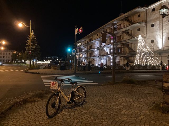 �k�^�͂Ɩk�C��㣂��o�b�N�ɋL�O�ʐ^�͔@���ł��傤��_���M�����^�����]�Ԃ������