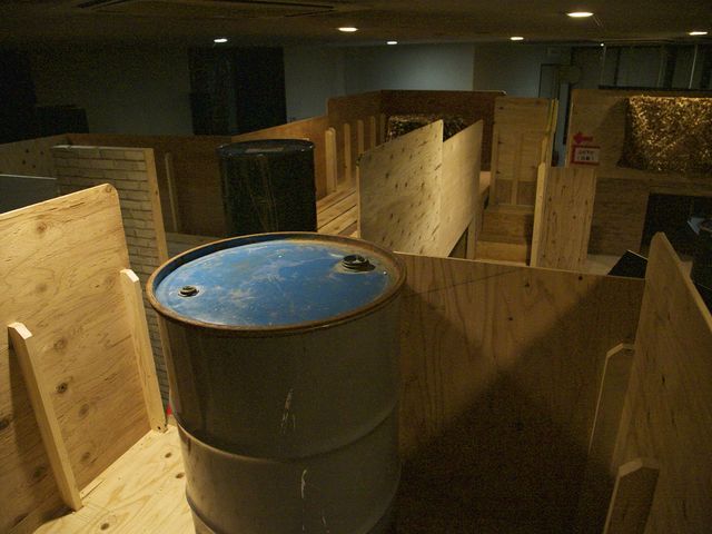 �X�^�W�IA�uEXCITE�v�����u���b�W�����s�𕪂���B_�u���C�u�|�C���g�]��X