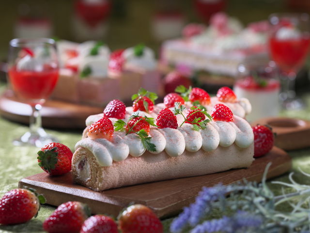 �������ƍ����e�[�}�ɂ������炵���p�e�B�V�G�����X�C�[�c�������\���������B ���ԁF3/1�`4/28_���X�g�����J�t�F �Z���[�X/ANA�N���E���v���U�z�e�����c