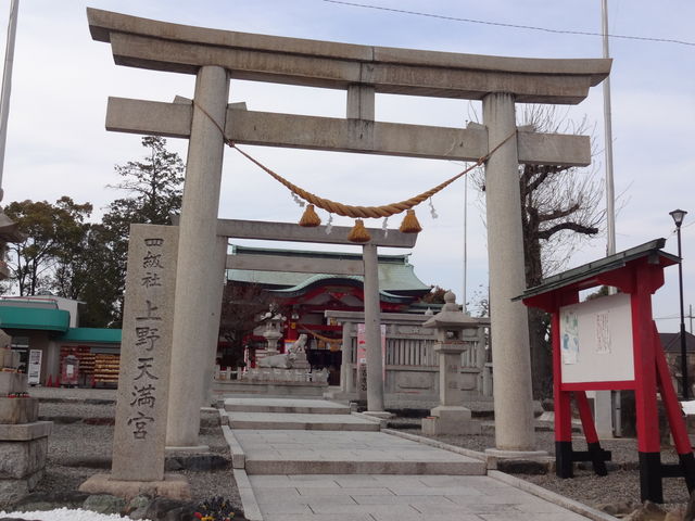 ���V���{