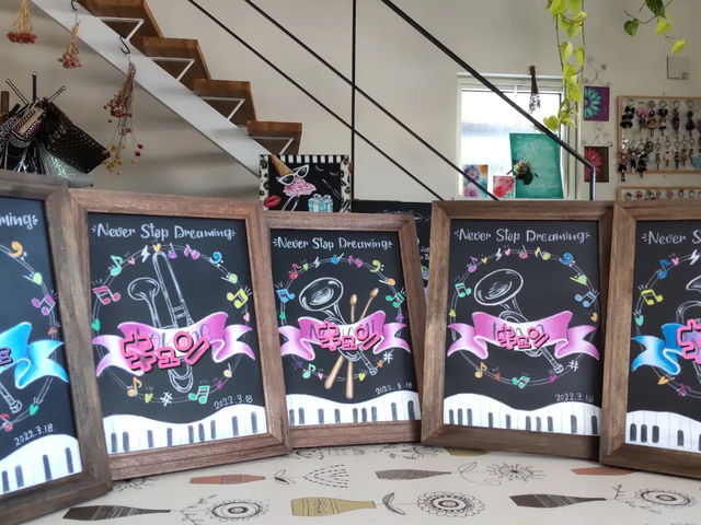 ���N�s���̏��w�Z����I�[�_�[�ŁA�L�O�{�[�h���܂����B_�`���[�N�A�[�g�H�[�@nene