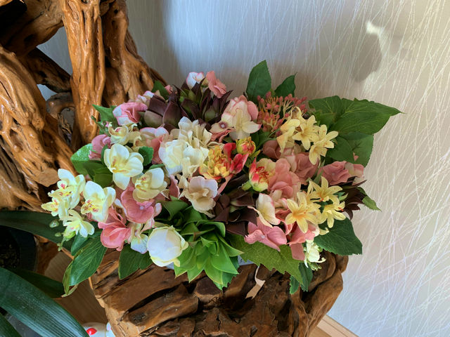 �A�[�e�B�t�B�V������i�𐧍�ł��܂��B����]������܂����玖�O�ɂ��m�点������_�v�e�B�E�t���[��