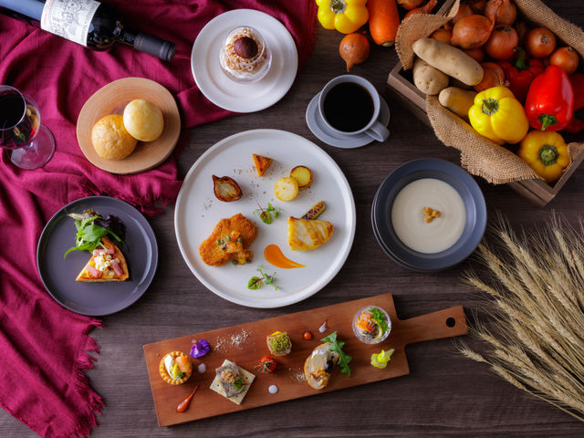 ���Y�H�ނōʂ�܂邲�Ɩk�C���f�B�i�[_ANA�N���E���v���U��΁@HASKAP The Garden