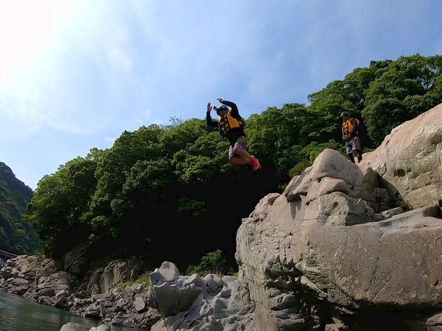 �������̃W�����v�|�C���g_�A�����[�V��