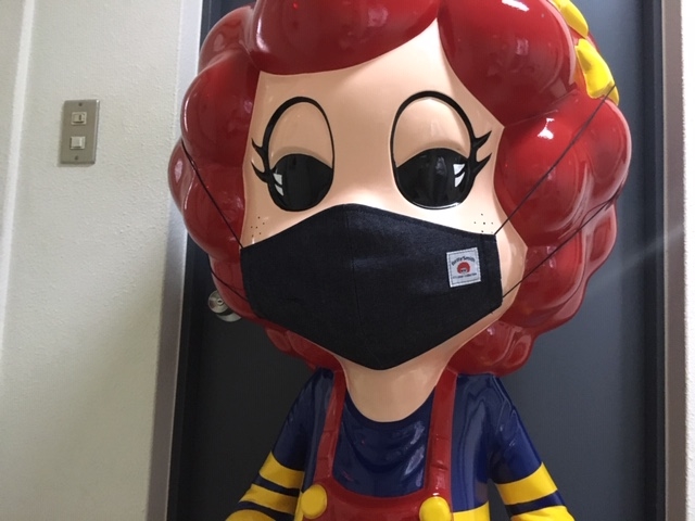 �׃e�B�������}�X�N�����Ă��q�l�̂����X���҂����Ă���܂��B
_�x�e�B�X�~�X�@�����@�b����H�[