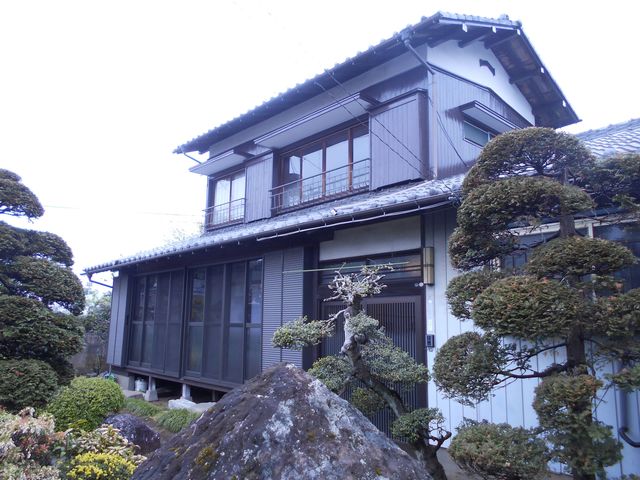 ���ƂȂ�ۉ����X�g�n�E�X�͏��a���g���ȕ��͋C�ɕ�܂�Ă��܂��B_�ۉ�