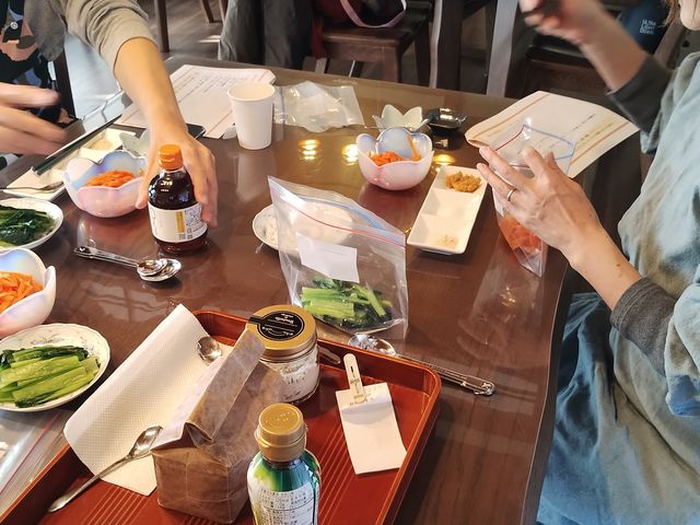 �a�����Â���ł́A�Q�l���V�s����ɁA�����g�̂��D�݂̖��t�������Ē����܂��B_�ۉ�