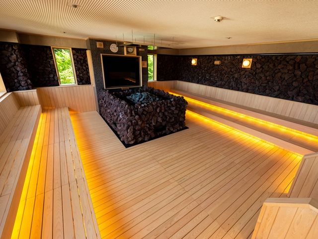 ���E�����[_RAKU SPA GARDEN���É�