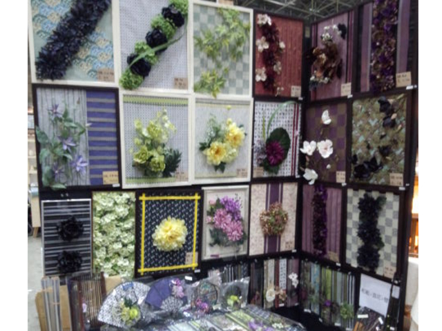 �A�[�e�B�t�B�V�����t�����[�̕Ǌ|���̃A�����W���f�U�C���t�F�X�^�ɏo�����Ă������������̎ʐ^�ł��B�S�ĕǊ|���̗��̊��̂���A�����W�ł��B_��k SENKEI