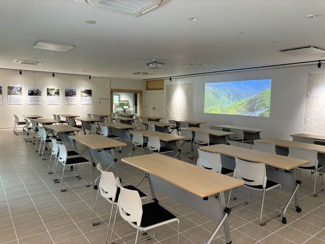 �����R�x������������˃r�W�^�[�Z���^�[