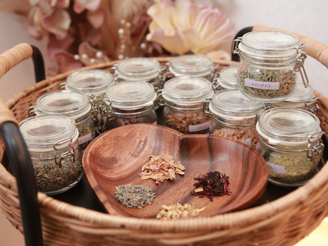 ɓn[u
܂̓`CXĂ܂B
I񂾃n[uɂĐĝ̕sȂǂǂݎ܂B@̎Ԃy݁_Beauty Salon moze