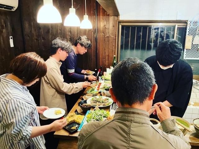 �������