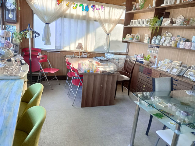 �A�g���G���̗l�q_�����߂�H�[