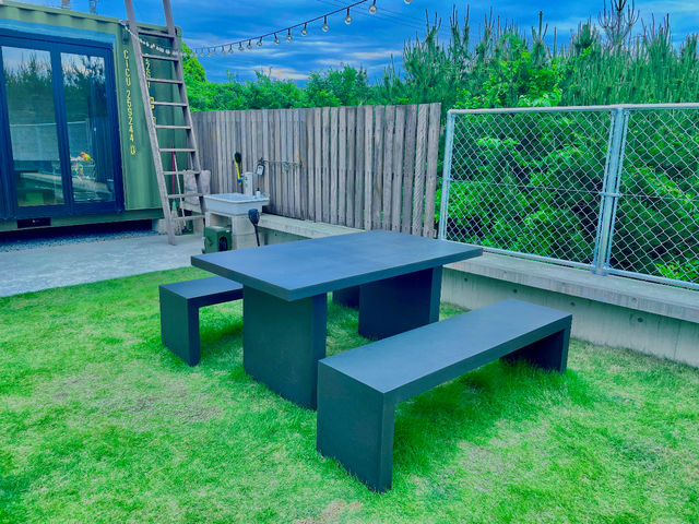 �K�[�f���e�[�u���ƃC�X���u���Ă���܂��B
�ړ��\�ł��B
�g�p��͌��̈ʒu�ɖ߂��̂������͂�낵�����肢�v���܂��B_UNIUS SEASIDE CAMP  ���j�A�X�V�[�T�C�h�L�����v