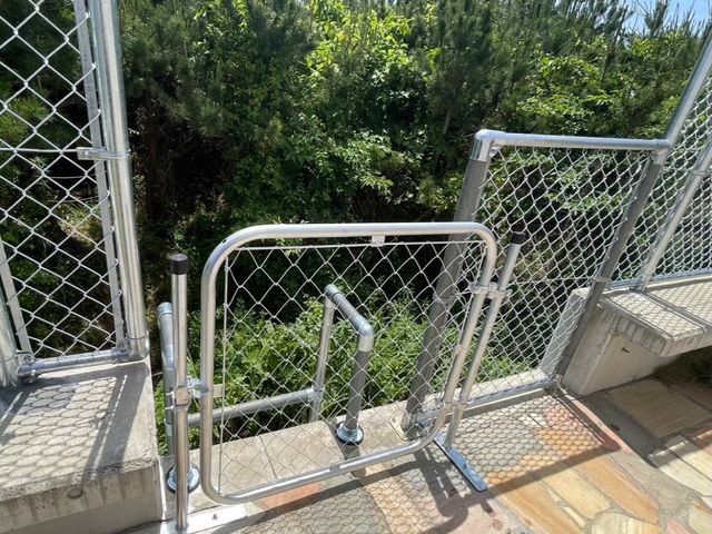 �V�����[�̏��ɂ͔閧�̃n�V�S������܂��B_UNIUS SEASIDE CAMP  ���j�A�X�V�[�T�C�h�L�����v