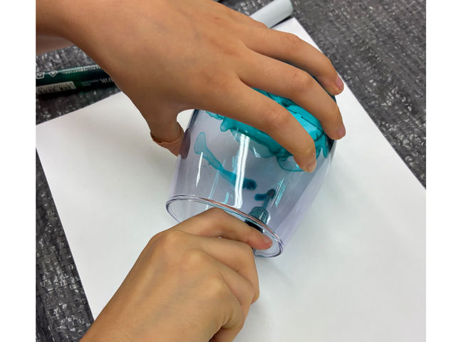 �L�����h���z���_�[�̐F�t���ߒ�
�K���X�̓����ɃJ���[�C���N���񂵓���Ă����܂�_�z�^��ishi