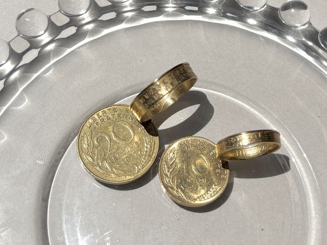 France |  Gold
�w���x�̊G���������̃R�C���B
���F�̃R�C���̒��ōł��l�C������܂��B_Owl Labo ���s