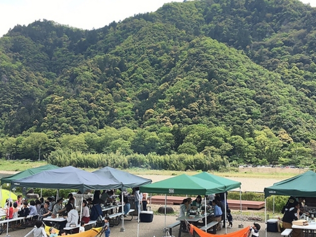 Beer&BBQ ǐrAK[f̎ʐ^1