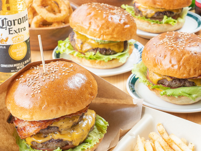 THE BURGER STAND MAVERICK̎ʐ^1