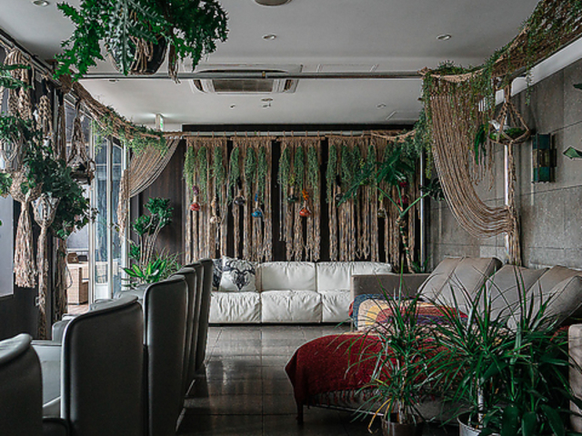 TRIBE Top Terrace ̐΂̎ʐ^1