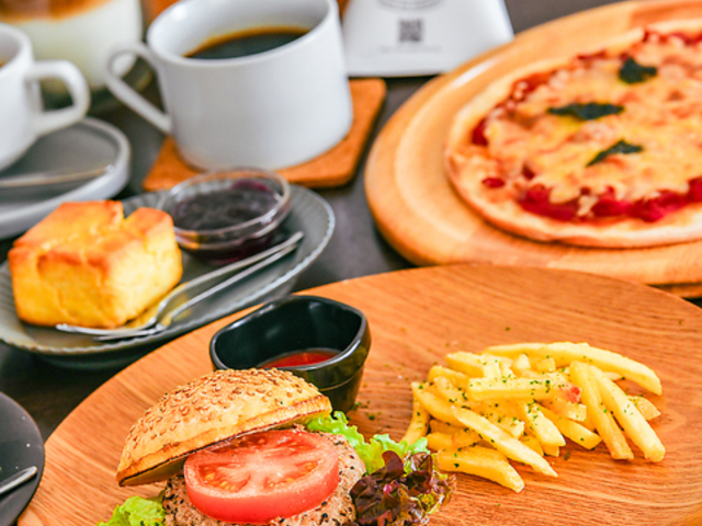 Cafe&Bar REAL �J�t�F�A���h�o�[���A���̎ʐ^1