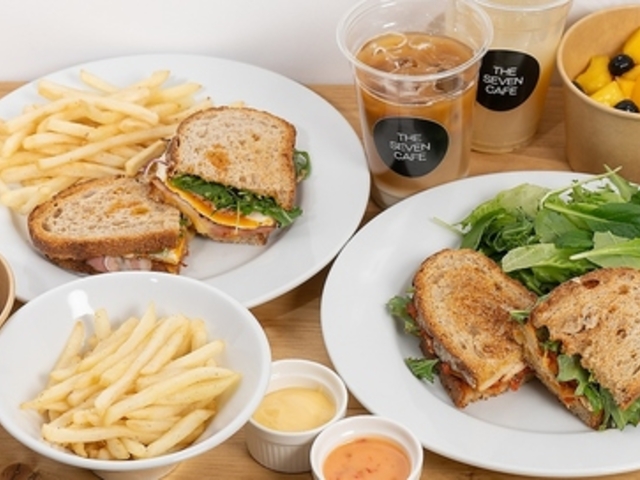 THE SEVEN CAFE UZuJtF̎ʐ^1