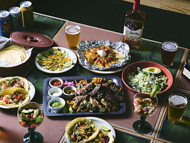 WIRED TACOS CLUB TOKYO ���C�A�[�h�^�R�X�N���u�g�E�L���E�̎ʐ^1