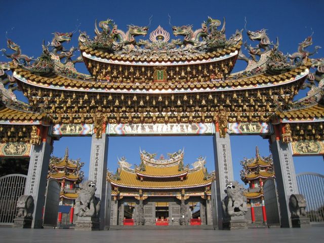 �ܐ瓪�̗������鐹�V�{