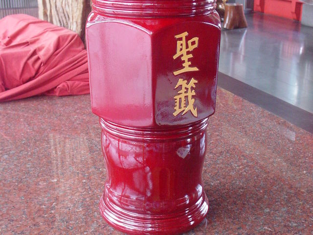 �ܐ瓪�̗������鐹�V�{