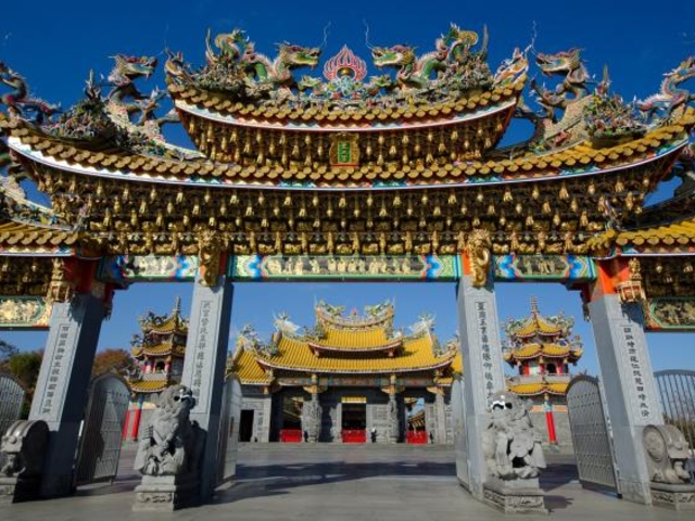 �ܐ瓪�̗������鐹�V�{