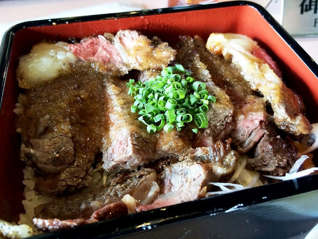 �����Ă�X�e�[�L�d�B
���̌��݂�1,300�~�I
�����Ƀy���b�ƒ����܂����B
���������l�ł����I_�X�̂�Ԑ_�y