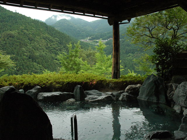 �j���I�V���C����]�ގR���ł�_�V�c�J����@�z�e�������狴