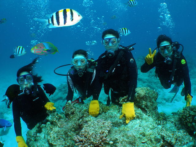 4�l�̋L�O�ʐ^_Sea Monk