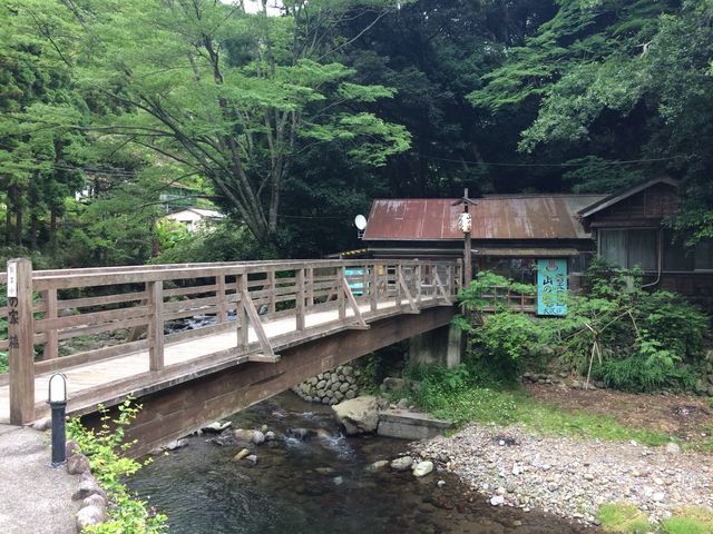 清流沿いにある小さな露天風呂_大沢温泉