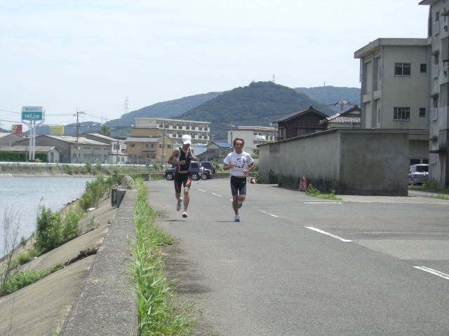 �쉈���𑖂�B���[�X�y�[�X�ŁB_�����C������