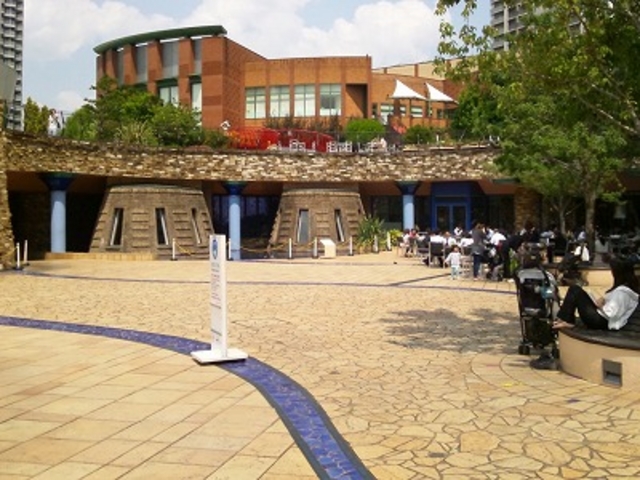 �Ώ�̌������O�X�y�[�X_���C�g���g��