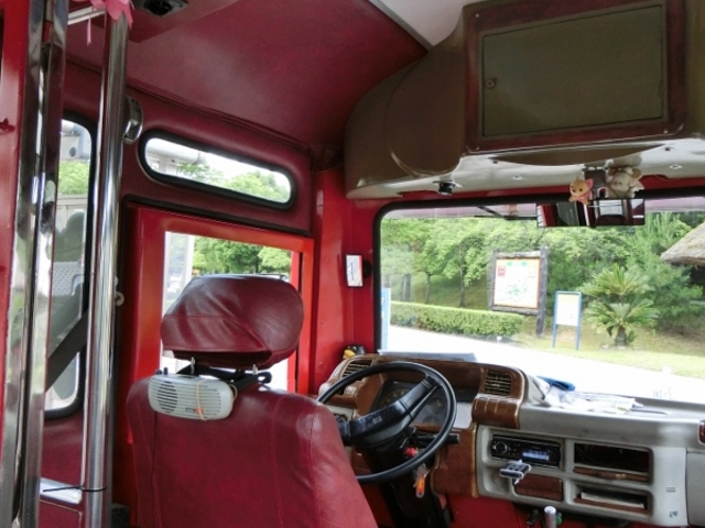 �������V�o�X�ɂ����E�Ŋ��􂵂Ă����o�X�L_��O���������ك��g�����[���h