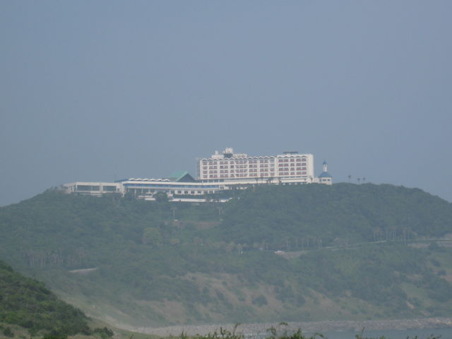恋路ヶ浜からビュ－ホテルの眺め_伊良湖ビューホテル
