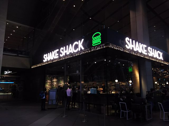 X̊O_VFCNVbN ۃtH[X iSHAKE SHACKj