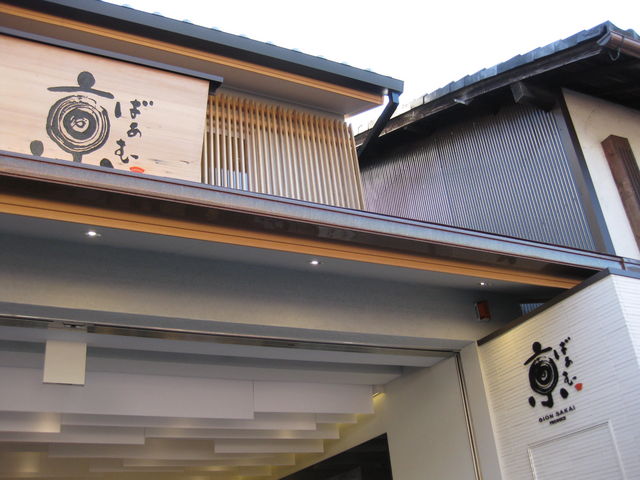 ɐȂXɃj-AĂ܂B_΂ X