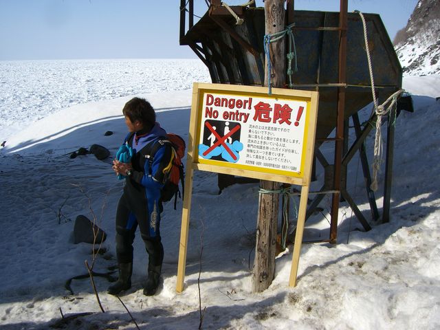 �m�����̉w����A�c�A�[���o�Ă܂�_���X