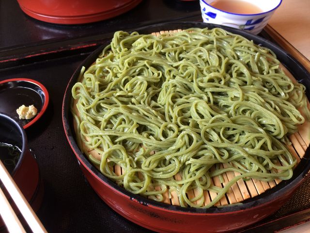 nana̐^łΏȂ̂̓eʐ^1