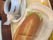Nammy����̃h�g�[���R�[�q�[�V���b�v ���ۓW����w�X�iGOURMET COFFEE DOUTOR�j�̓��e�ʐ^1