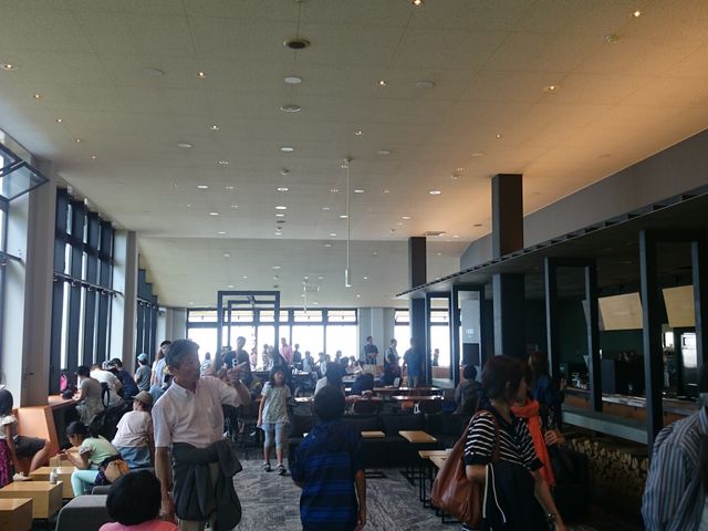 �J�t�F�̒��͍��G���Ă��܂����B_�����X�L�[�p�[�N