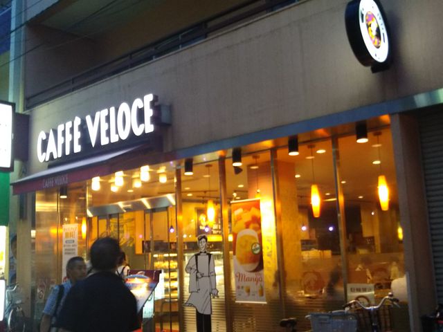 ���c�J�擙�X�͂̏Z�l����̃J�t�F�@�x���[�`�F ���h�X�̓��e�ʐ^1