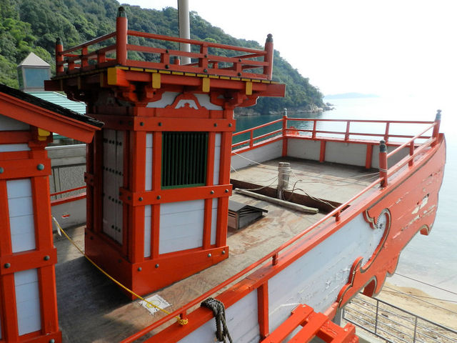 �D���ƑD���̍b��_����̑��D���j��