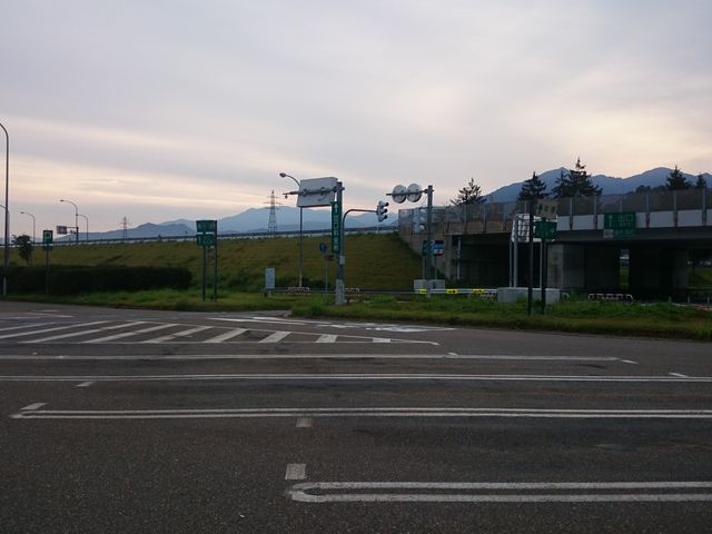 r`̒ԏɌ_܂_ΑŃT[rXGA@