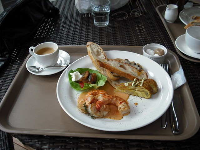 ����̐l�X����̃��E�t�B���[�W���̓��e�ʐ^2